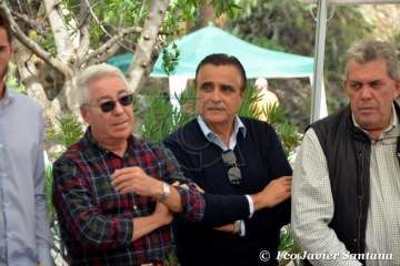 Emotivo acto de descubrimiento de la placa del pasaje que recuerda al periodista Adolfo Santana en Cernícalos (Foto TA)